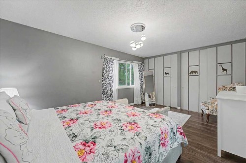 114-210 86 Avenue Se, Calgary, AB - Indoor Photo Showing Bedroom