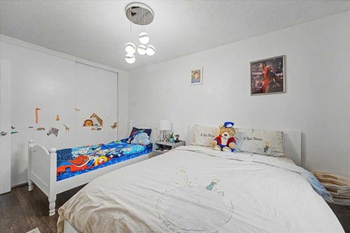 114-210 86 Avenue Se, Calgary, AB - Indoor Photo Showing Bedroom