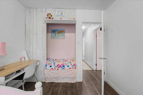 114-210 86 Avenue Se, Calgary, AB - Indoor Photo Showing Bedroom