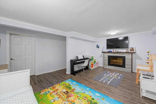 114-210 86 Avenue Se, Calgary, AB - Indoor Photo Showing Living Room With Fireplace