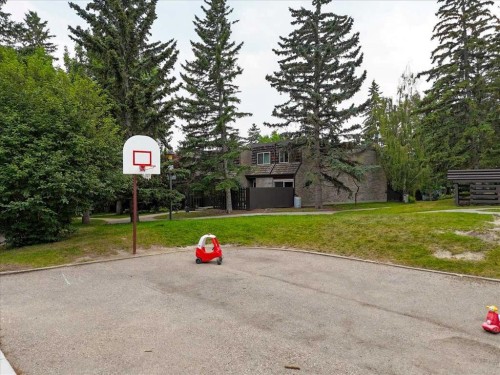 114-210 86 Avenue Se, Calgary, AB - Outdoor