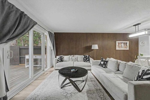 114-210 86 Avenue Se, Calgary, AB - Indoor Photo Showing Living Room