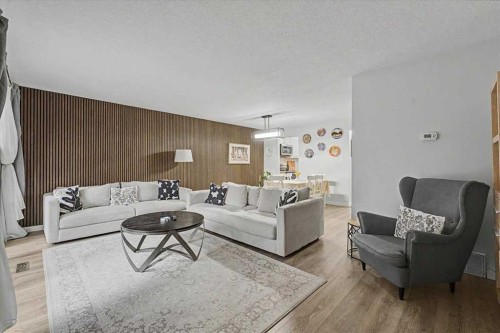 114-210 86 Avenue Se, Calgary, AB - Indoor Photo Showing Living Room