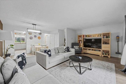 114-210 86 Avenue Se, Calgary, AB - Indoor Photo Showing Living Room