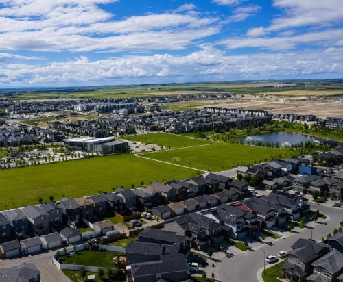 905 Livingston Way Ne, Calgary, AB 