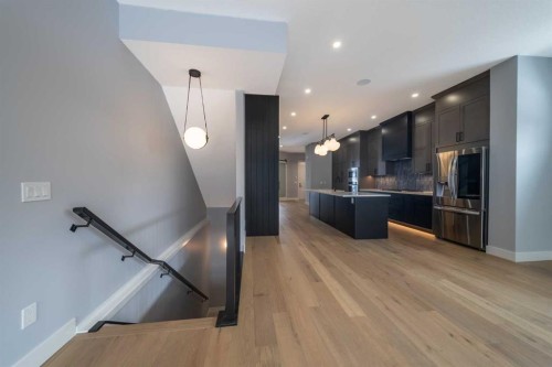 1415 27 Street Sw, Calgary, AB - Indoor Photo Showing Kitchen With Upgraded Kitchen