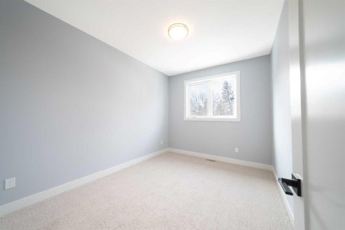 1415 27 Street Sw, Calgary, AB - Indoor Photo Showing Other Room