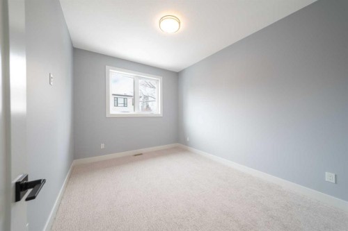 1415 27 Street Sw, Calgary, AB - Indoor Photo Showing Other Room