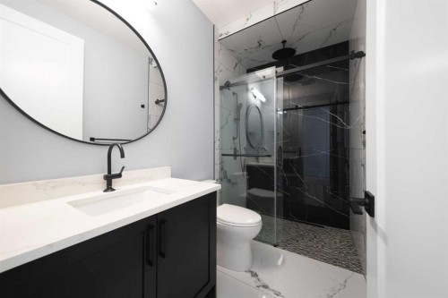 1415 27 Street Sw, Calgary, AB - Indoor Photo Showing Bathroom