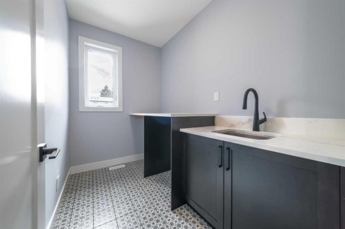 1415 27 Street Sw, Calgary, AB - Indoor
