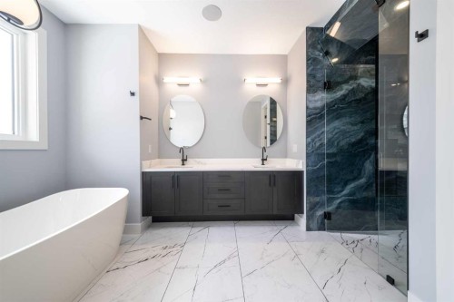 1415 27 Street Sw, Calgary, AB - Indoor Photo Showing Bathroom