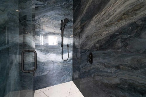 1415 27 Street Sw, Calgary, AB - Indoor Photo Showing Bathroom