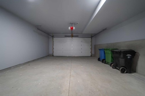 1415 27 Street Sw, Calgary, AB - Indoor Photo Showing Garage