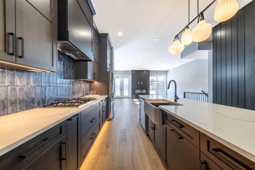 1415 27 Street Sw, Calgary, AB - Indoor Photo Showing Kitchen With Upgraded Kitchen