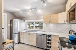 4915 52 Avenue Eckville, AB T0M 0X0