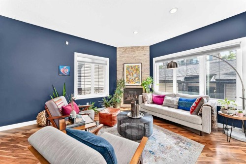 3-309 15 Avenue Ne, Calgary, AB - Indoor Photo Showing Living Room