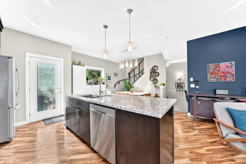 3-309 15 Avenue Ne, Calgary, AB - Indoor Photo Showing Kitchen With Upgraded Kitchen