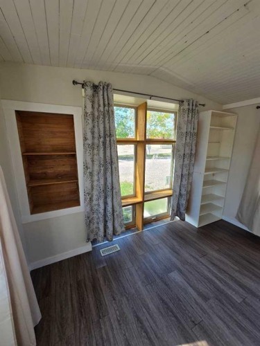 1 Park Ave, Carstairs, AB 