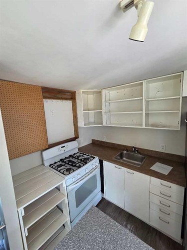 1 Park Ave, Carstairs, AB 
