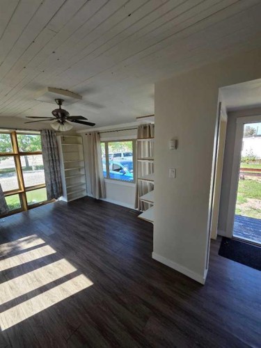 1 Park Ave, Carstairs, AB 