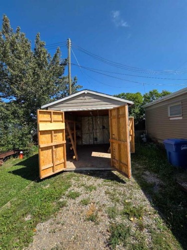 1 Park Ave, Carstairs, AB 