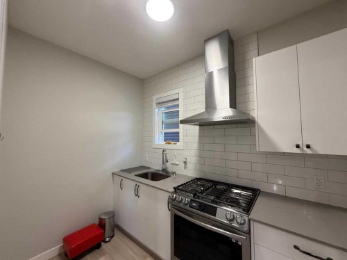 113 Corner Glen Way Ne, Calgary, AB - Indoor Photo Showing Kitchen