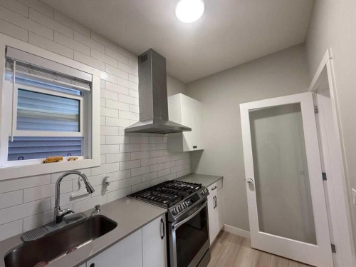113 Corner Glen Way Ne, Calgary, AB - Indoor Photo Showing Kitchen