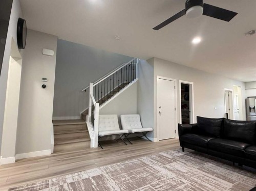 113 Corner Glen Way Ne, Calgary, AB - Indoor Photo Showing Living Room