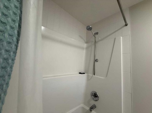 113 Corner Glen Way Ne, Calgary, AB - Indoor Photo Showing Bathroom