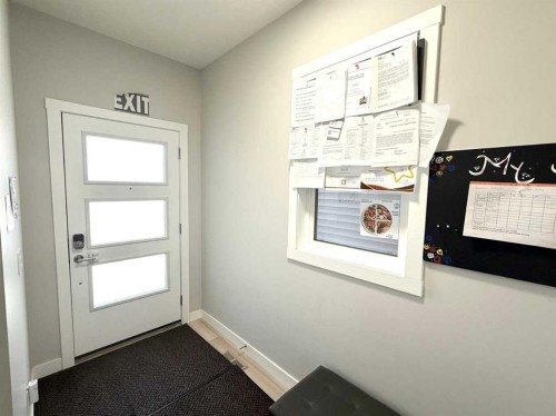 113 Corner Glen Way Ne, Calgary, AB - Indoor Photo Showing Other Room