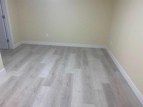 113 Corner Glen Way Ne, Calgary, AB - Indoor Photo Showing Other Room