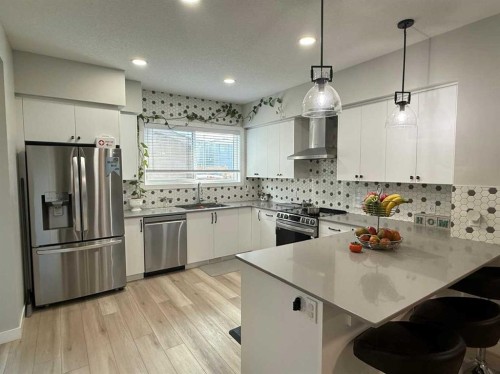 113 Corner Glen Way Ne, Calgary, AB - Indoor Photo Showing Kitchen With Upgraded Kitchen