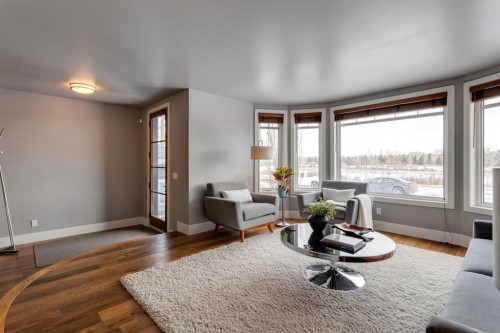 2217 8 Avenue Se, Calgary, AB - Indoor Photo Showing Living Room