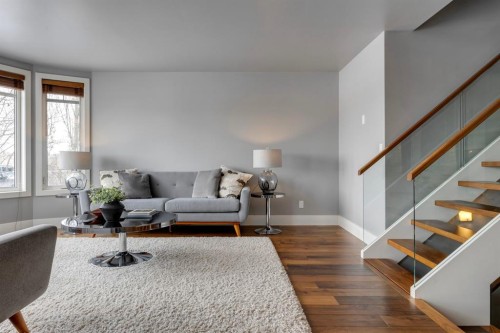 2217 8 Avenue Se, Calgary, AB - Indoor Photo Showing Living Room