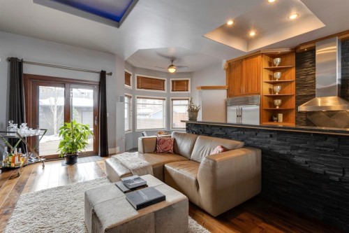2217 8 Avenue Se, Calgary, AB - Indoor Photo Showing Living Room