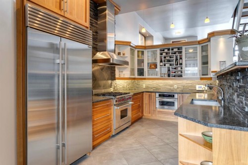 2217 8 Avenue Se, Calgary, AB - Indoor Photo Showing Kitchen With Upgraded Kitchen