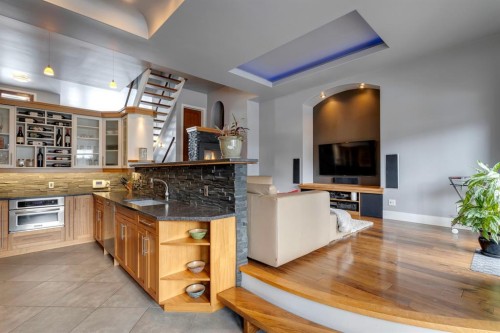 2217 8 Avenue Se, Calgary, AB - Indoor Photo Showing Kitchen
