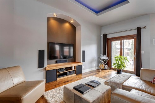 2217 8 Avenue Se, Calgary, AB - Indoor Photo Showing Living Room