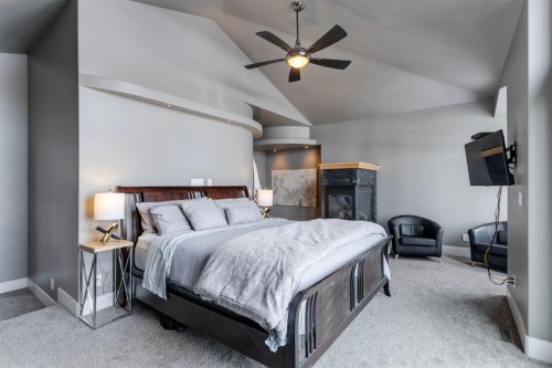 2217 8 Avenue Se, Calgary, AB - Indoor Photo Showing Bedroom