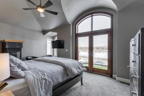 2217 8 Avenue Se, Calgary, AB - Indoor Photo Showing Bedroom