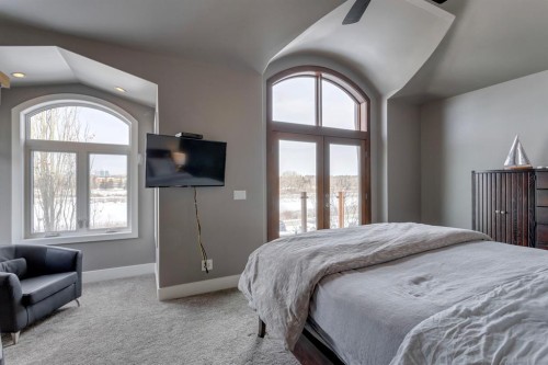 2217 8 Avenue Se, Calgary, AB - Indoor Photo Showing Bedroom