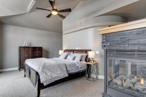 2217 8 Avenue Se, Calgary, AB - Indoor Photo Showing Bedroom