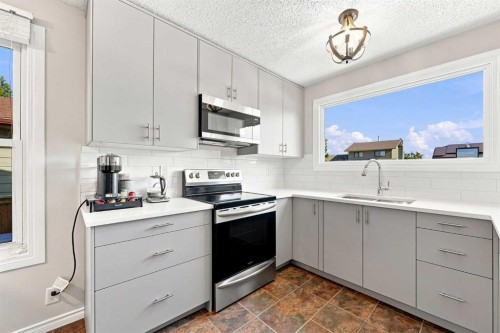167 Bernard Way Nw, Calgary, AB 