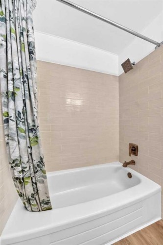 135 Woodsman Lane Sw, Calgary, AB - Indoor Photo Showing Bathroom
