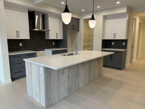 111 Sundown Crescent, Cochrane, AB - Indoor Photo Showing Kitchen