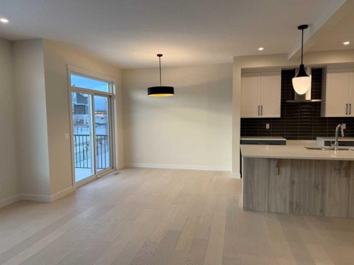 111 Sundown Crescent, Cochrane, AB - Indoor Photo Showing Kitchen