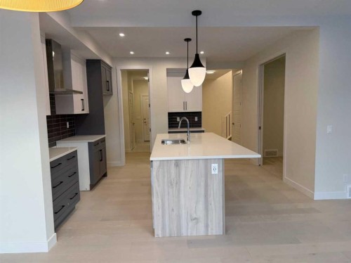 111 Sundown Crescent, Cochrane, AB - Indoor Photo Showing Kitchen