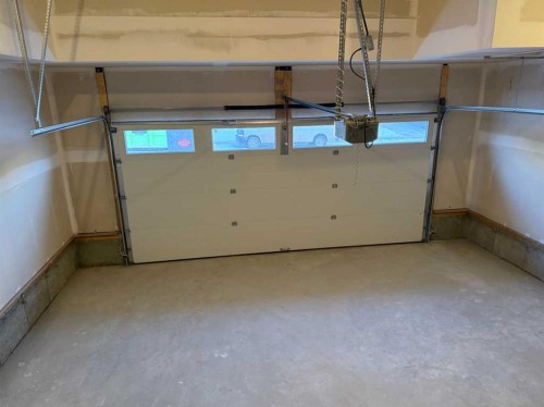 111 Sundown Crescent, Cochrane, AB - Indoor Photo Showing Garage