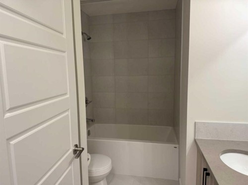 111 Sundown Crescent, Cochrane, AB - Indoor Photo Showing Bathroom