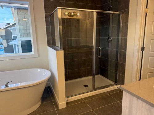 111 Sundown Crescent, Cochrane, AB - Indoor Photo Showing Bathroom